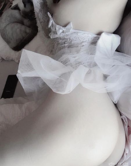女人脱了内裤趴开腿让男躁动态图