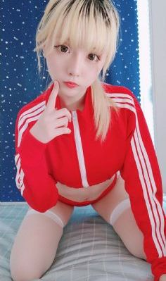 关秀媚三级露全乳